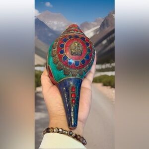 Antique Hand Carved Buddha Meditating Tibetan Conch Shell Blow Horn Inlay Stones